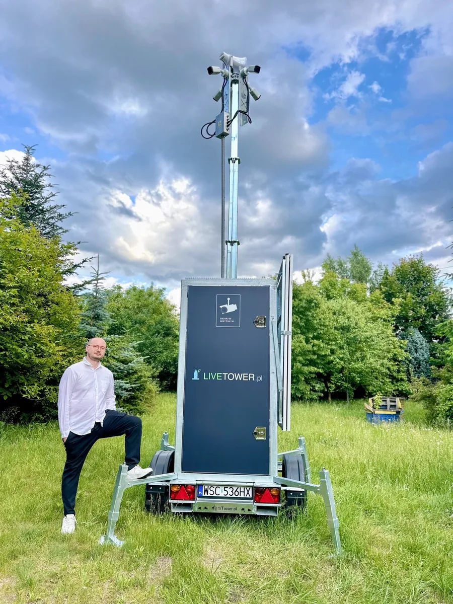 Autonomiczna wieża LiveTower